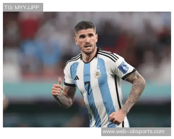 梅西苏亚雷斯德保罗热身时与印度官员亲密互动传球乐趣无限