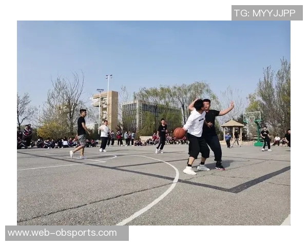 杨瀚森三分投篮瞬间引发全场屏息期待最终却只换来一声叹息